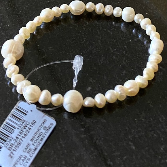 Genuine Cultured Pearl Stretch Bracelet - Picture 6 of 6